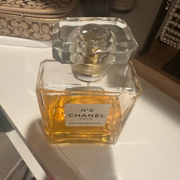 CHANEL No. 5 Eau de Parfum with Gold Hue - Picture 7 of 7